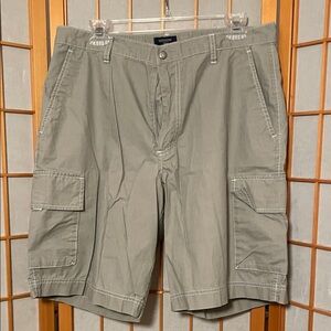 Dockers Men's Relaxed Fit 100% Cotton Cargo Shorts Gray Size 33 Snap Closure